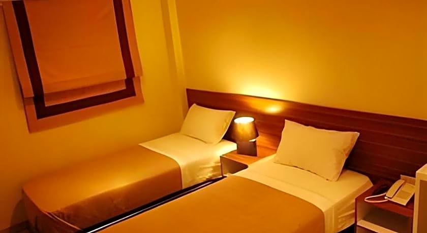 White House Asoke Sukhumvit 18