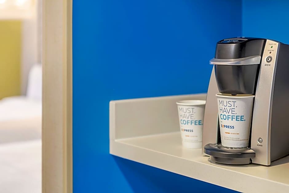 Holiday Inn Express & Suites Philadelphia - Mt. Laurel by IHG