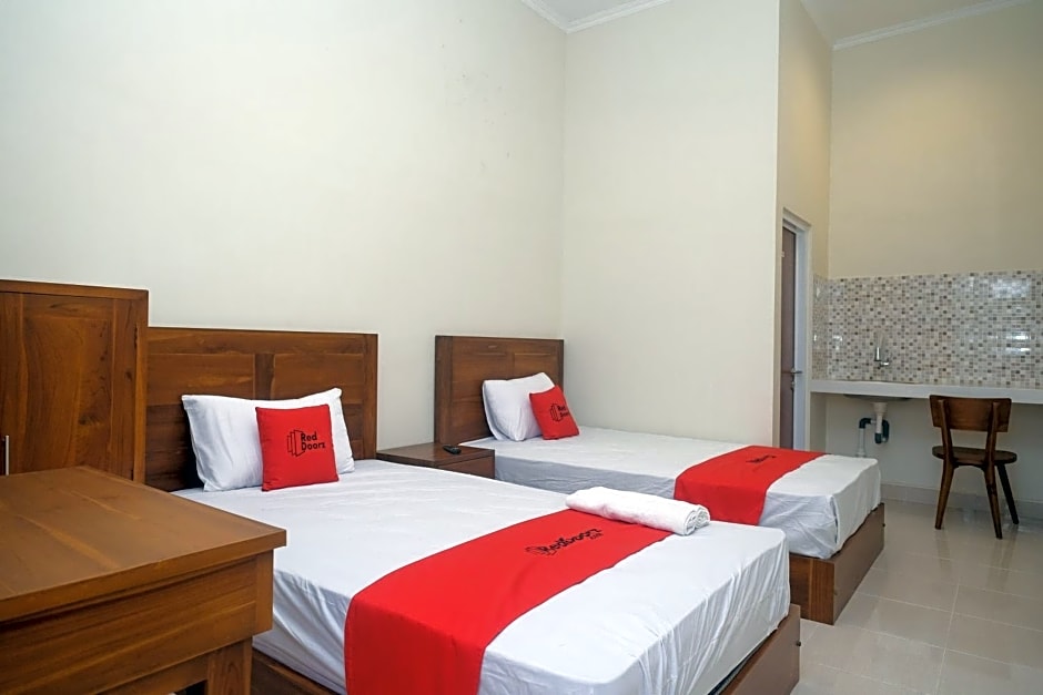 RedDoorz Syariah near Transmart Pabelan Solo