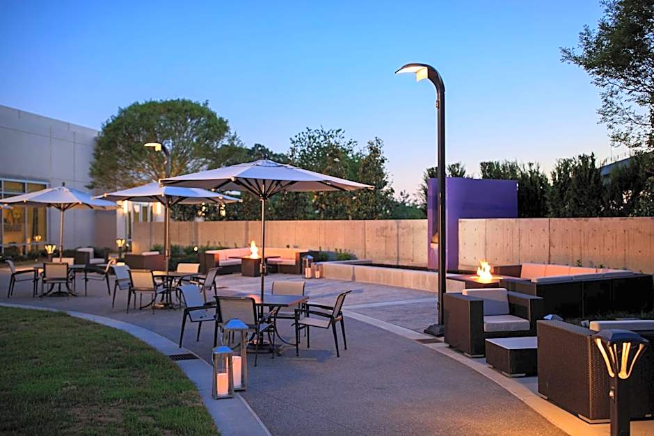 Renaissance by Marriott Atlanta Airport Gateway Hotel