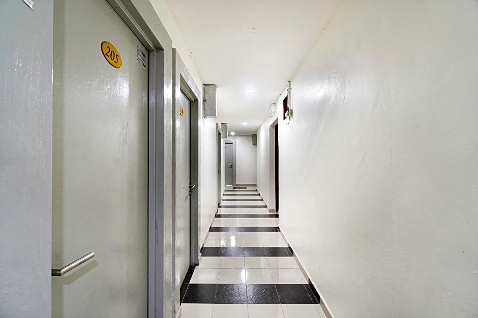 OYO 89960 Manjung Inn Hotel