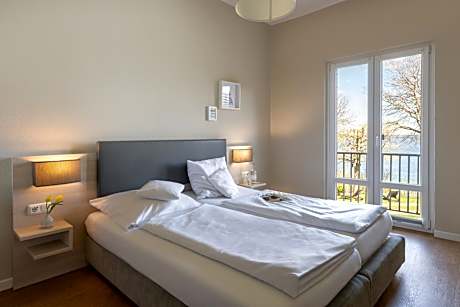 Single Room with Lake View