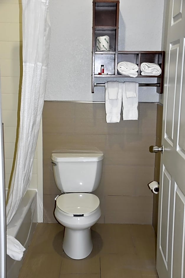 Super 8 by Wyndham Houston Hobby Airport South