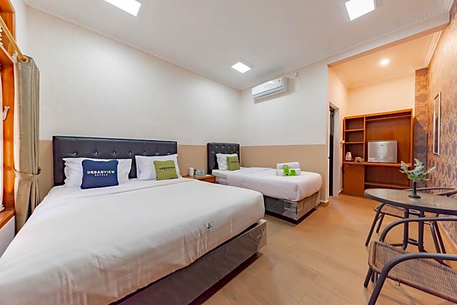 Urbanview Hotel Villa Surya Bandung