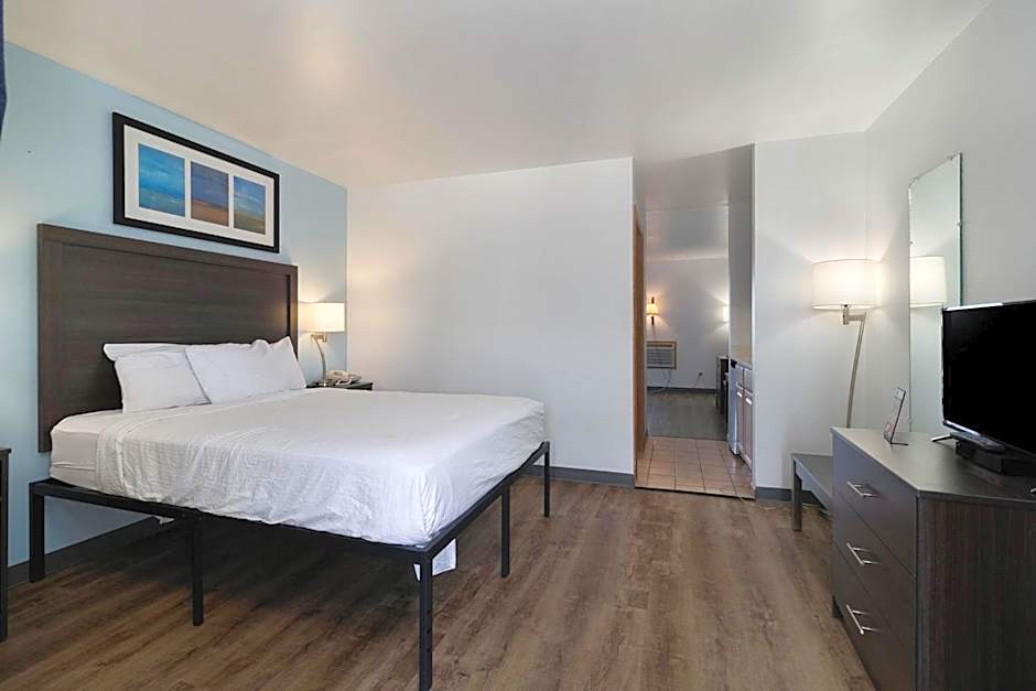 Photo 1 of 23 of 1 King Bed Suite
