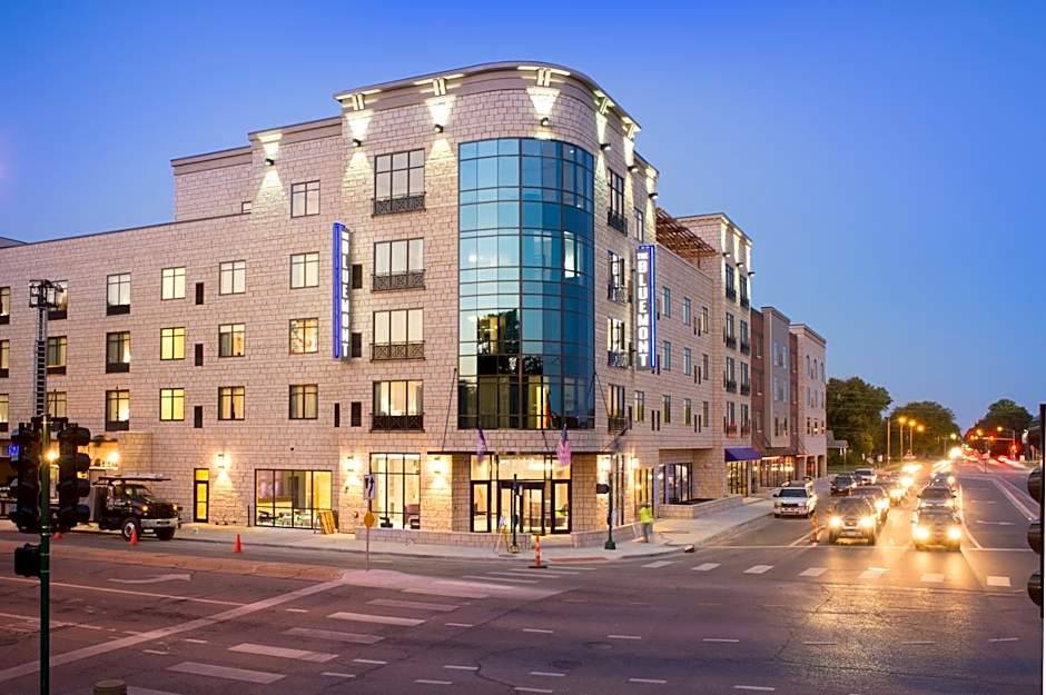 Photo 1 of 49 of Bluemont Hotel