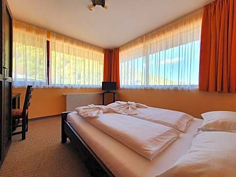 One-Bedroom Suite with Balcony