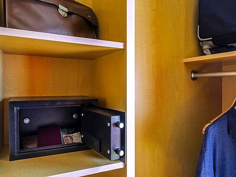 Ibis Cancun Centro Hotel