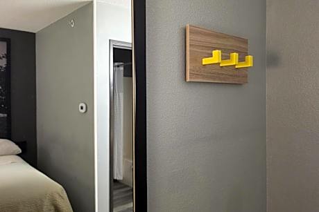 One-Bedroom King Suite with Kitchenette - Non-Smoking