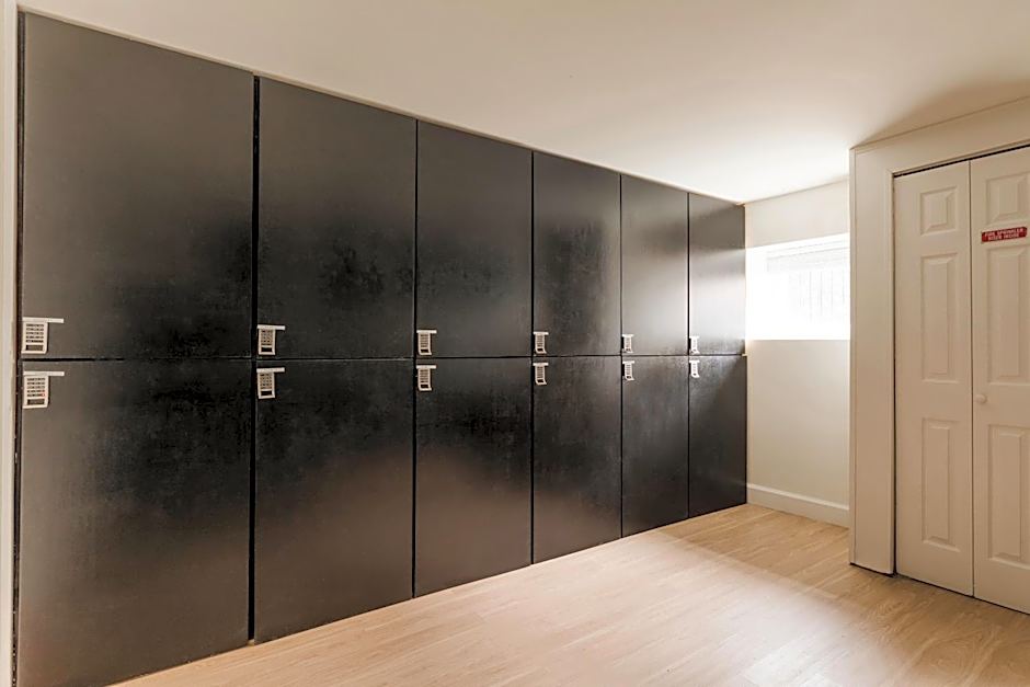 Dupont Circle Embassy Inn by FOUND