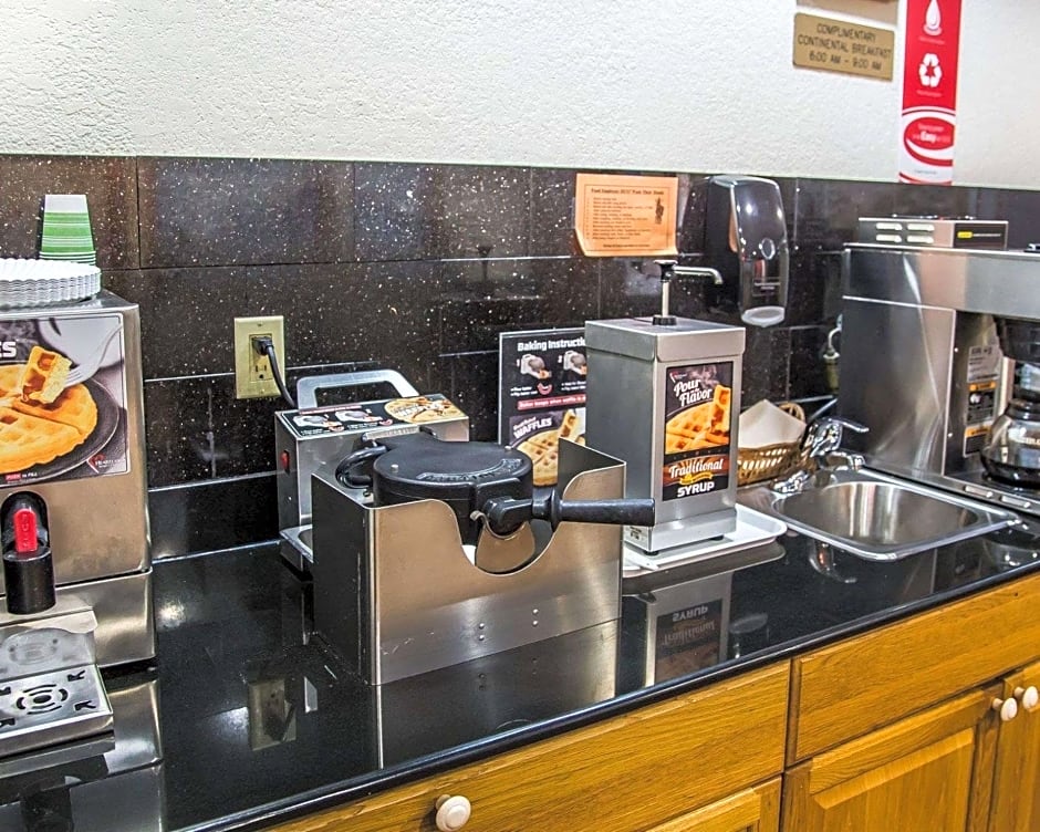 Econo Lodge Cedar Rapids South