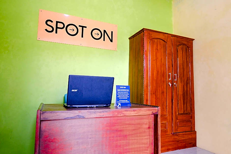 OYO 1773 Ilyasa Family