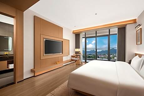 Premium King Room with Lake View