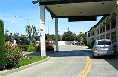 Crossroads Inn - Downtown Sacramento