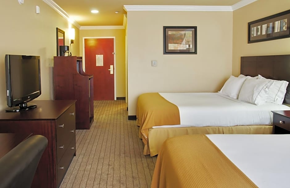 Holiday Inn Express Hotel And Suites Natchitoches