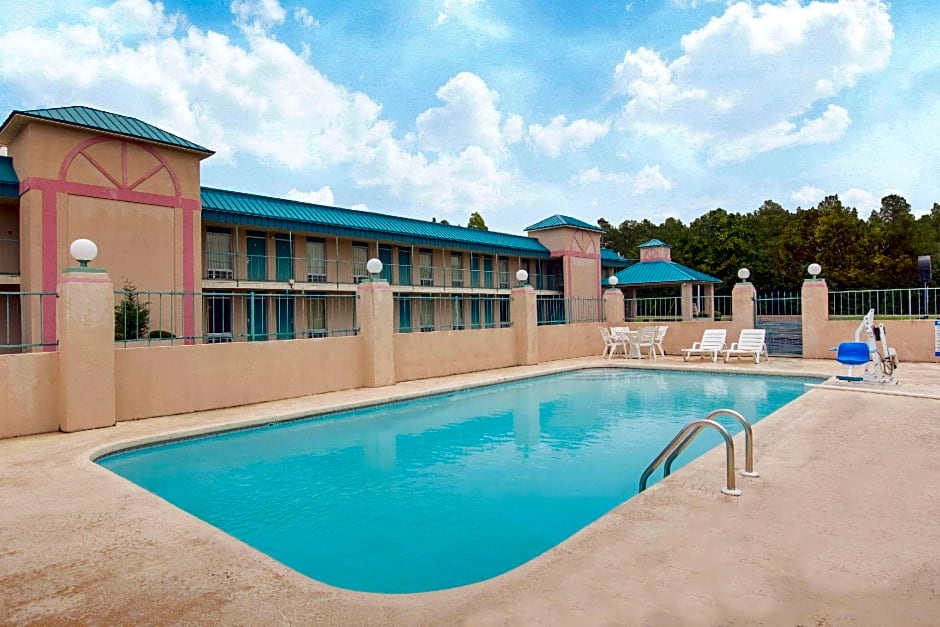 Days Inn by Wyndham West Point