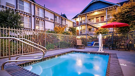 Best Western Plus Bayshore Inn