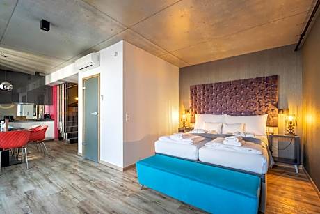 Deluxe Penthouse Suite With Outdoor Jacuzzi