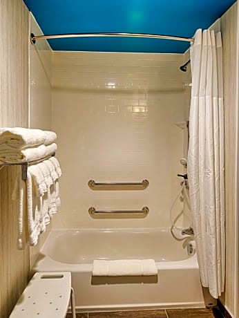 King Room - Hearing Accessible/Non-Smoking