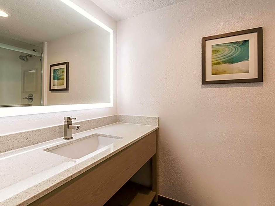 Baymont by Wyndham White Plains - Elmsford