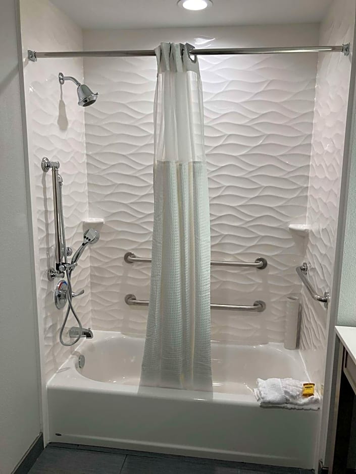 Best Western Plus Mid County