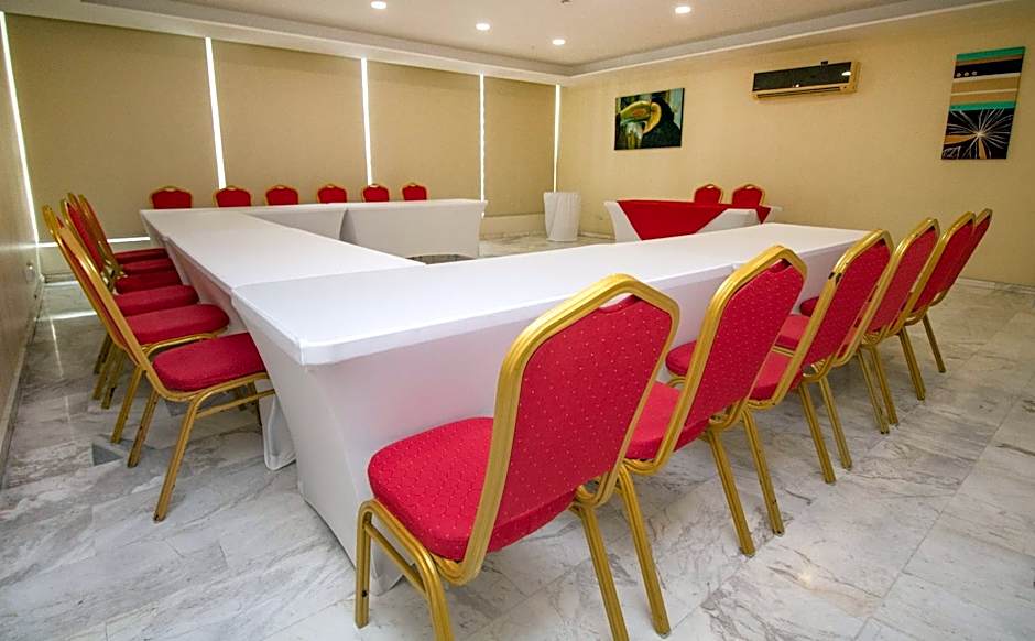 Ramada Panama Centro via Argentina