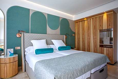 Junior Suite (2 Adults + 1 Child)