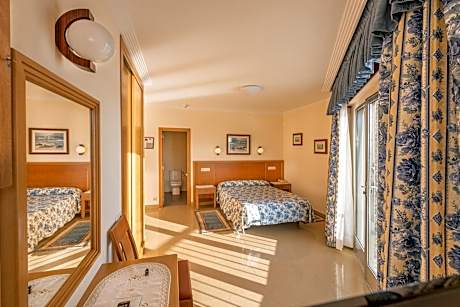 Deluxe Double Room with Balcony and Sea View