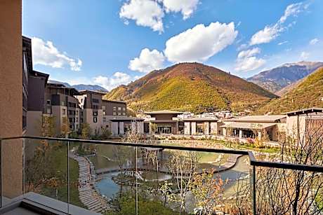 King Deluxe Lake View Suite