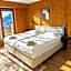 Hotel Between