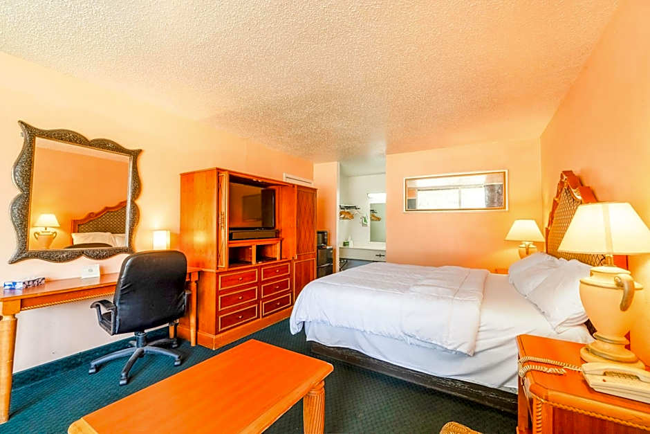 Castle Inn & Suites by OYO Lawton