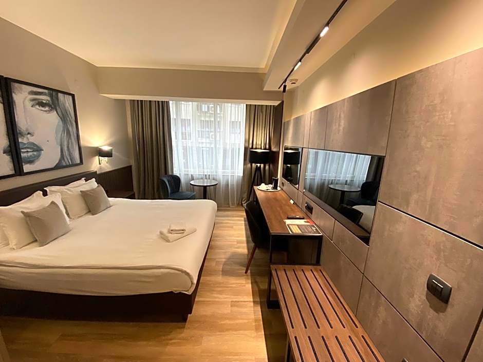 Queen's Hotel - Zebra Centre