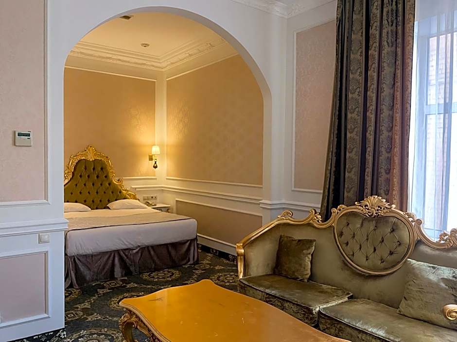 Royal Grand Hotel
