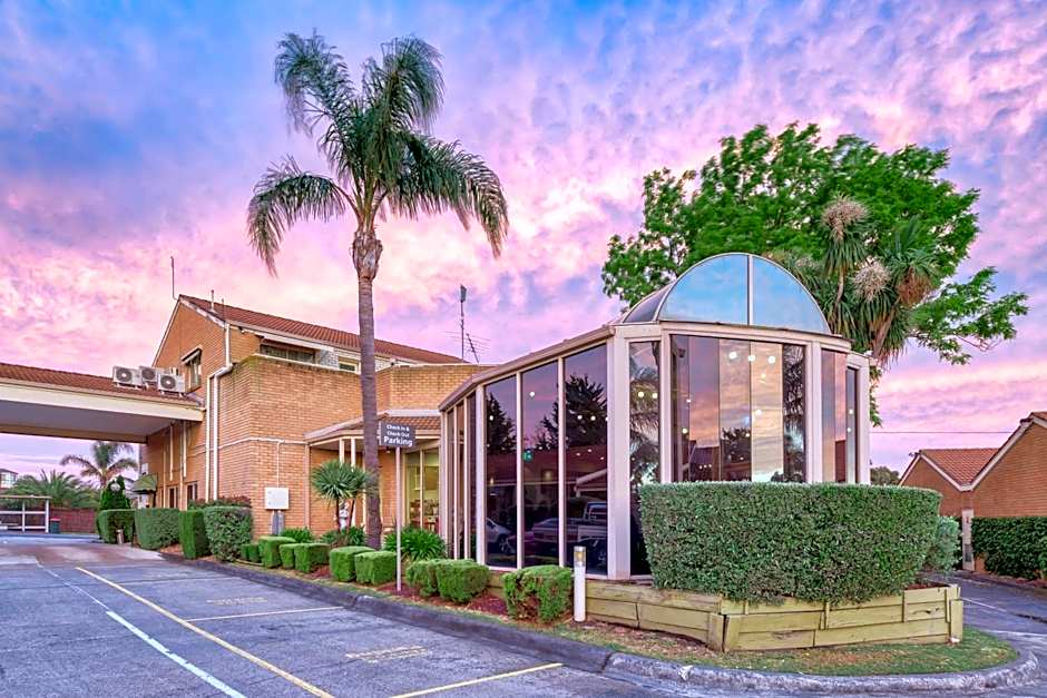 Best Western Airport Motel And Convention Centre