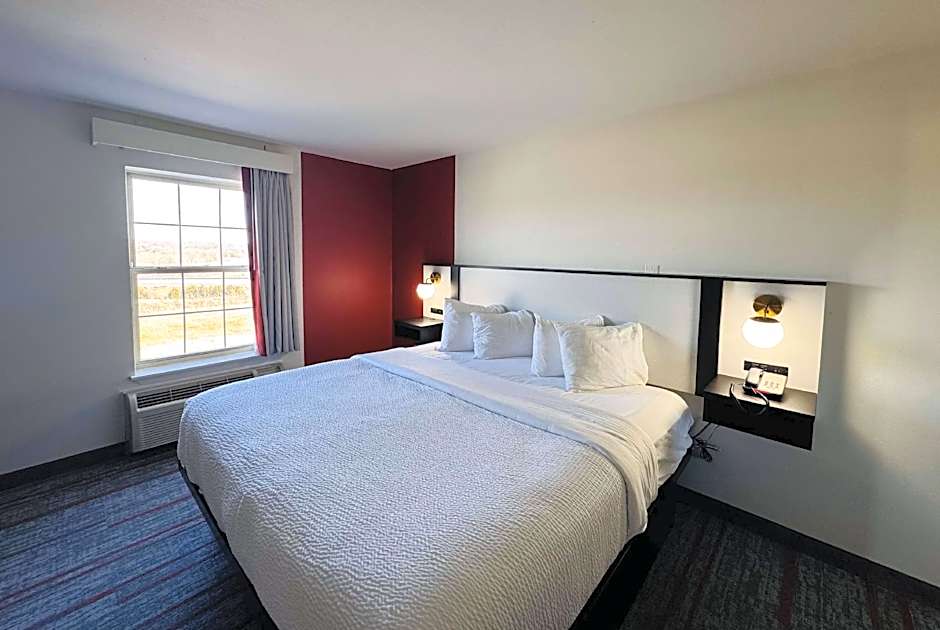 Photo 1 of 6 of 1 Bedroom 1 King Bed Suite