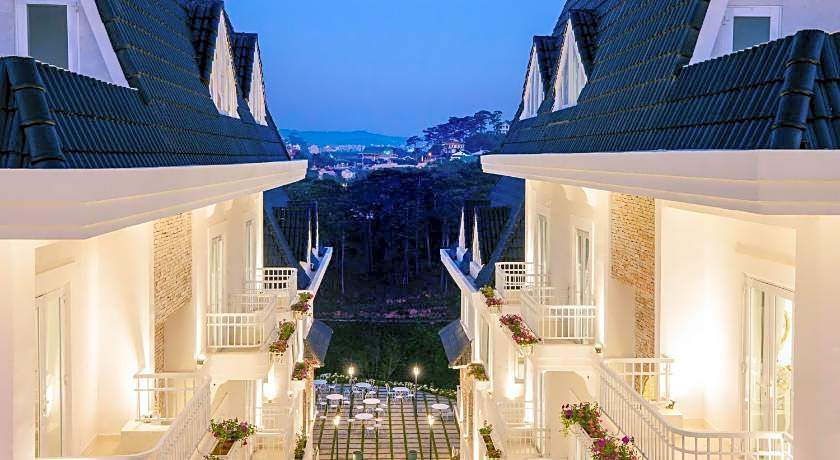 Dalat De Charme Village