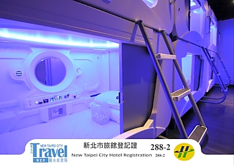 Hey Bear Capsule Hotel