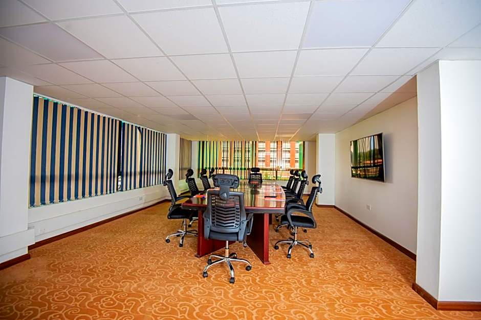 The Crossroads Hotel, Westlands