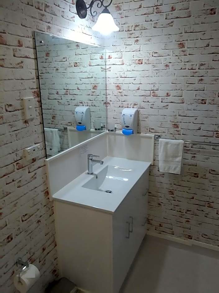 Te Aputa Lodge formally La Casa Te Puru Lodge