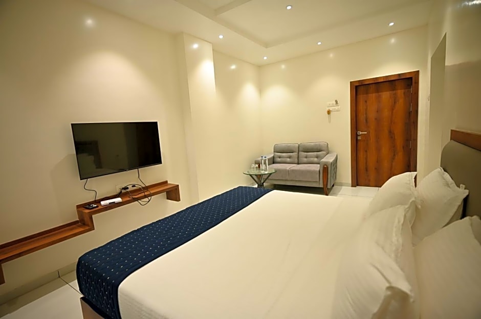 The Sky Land Hotel, Tuljapur