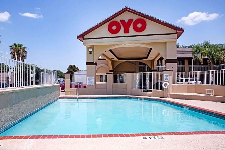 OYO Hotel McAllen Airport South - 1 mi from McAllen Medical Center