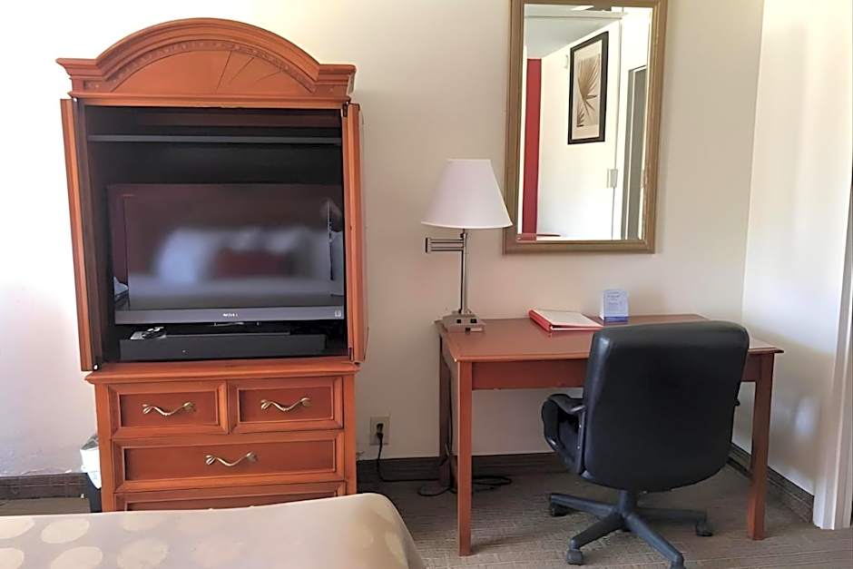 Iberia House & Suites