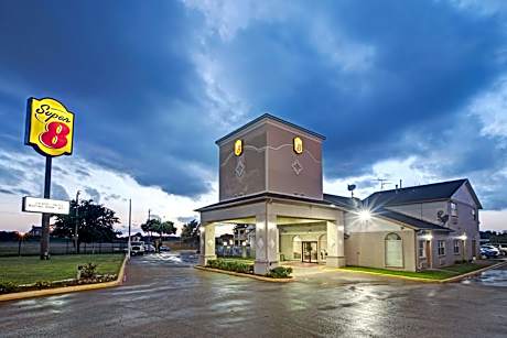 Super 8 by Wyndham Dallas East