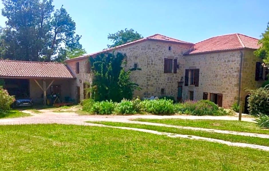 CHEZ SOPHIE -Chambres d’hôtes, Gîte et Gîte équestre