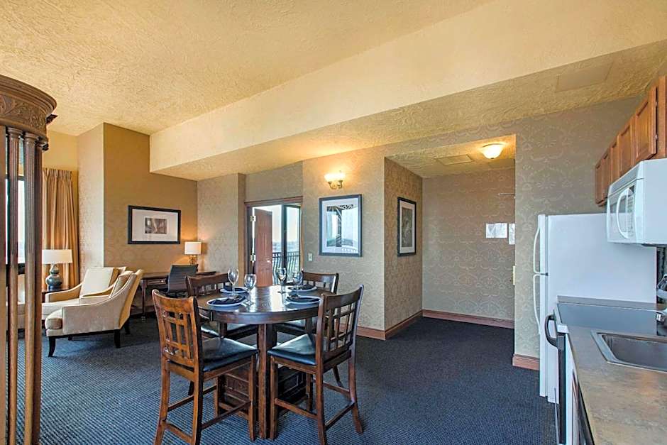 Shoreline Inn & Conference Center, Ascend Hotel Collection