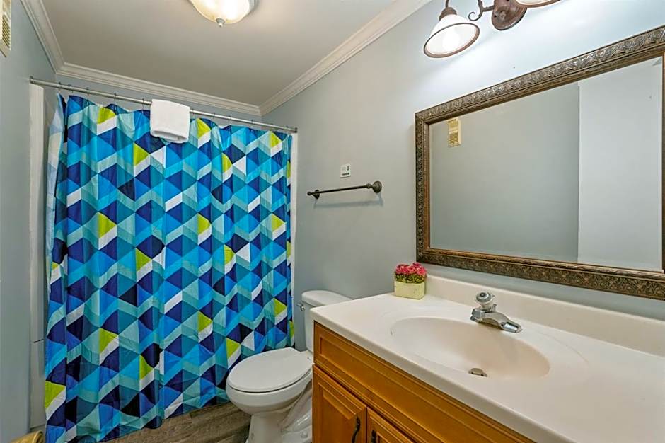 ML 343 Ski-InOut Island Kitchen Steps to Ballhooter Sleeps 6