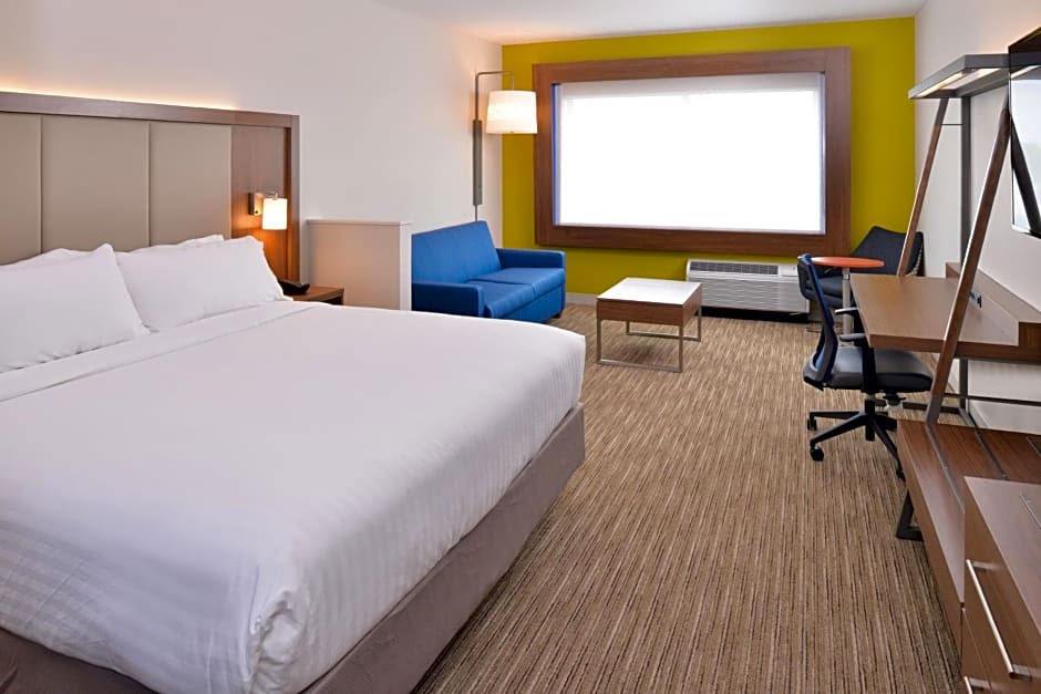 Holiday Inn Express & Suites Madison By IHG