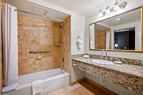 Deluxe Room, 2 Queen Beds (Main Inn)