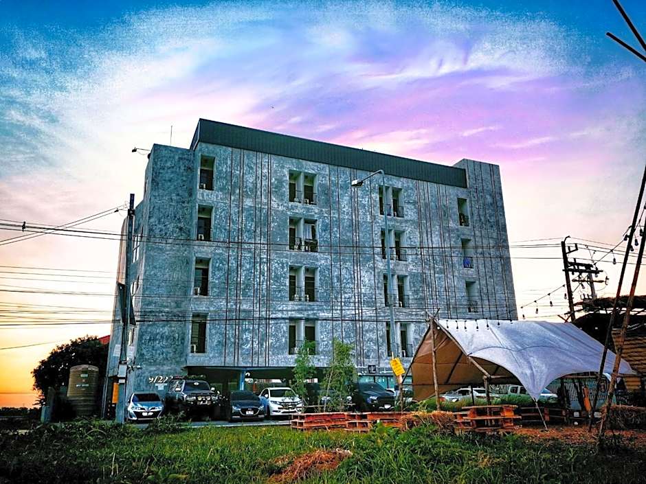 Newman hotel