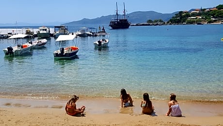 Nikas Rooms & Apartments